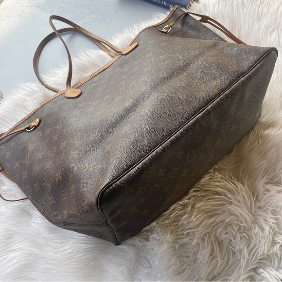 Louis Vuitton Neverfull Bag Authentic - Picture 4 of 16